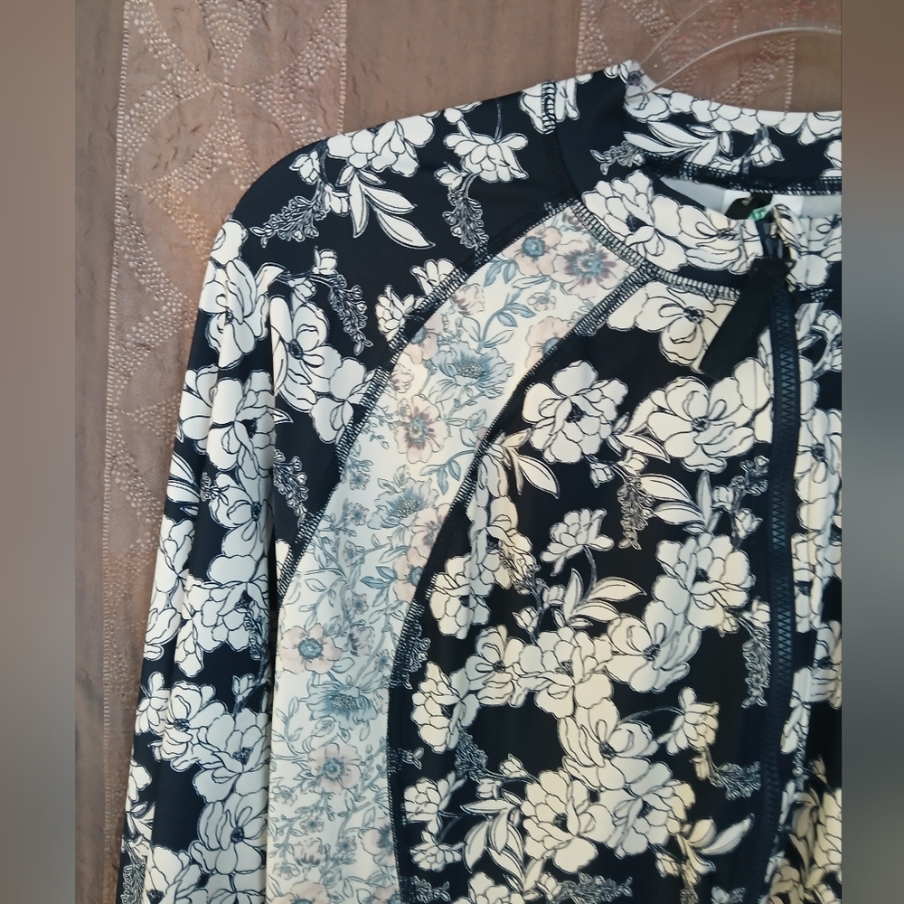💎 Re-imagined J. Crew Women's Long-sleeve Rash Guard Mixed Magnolia #0289 - Picture 13 of 13